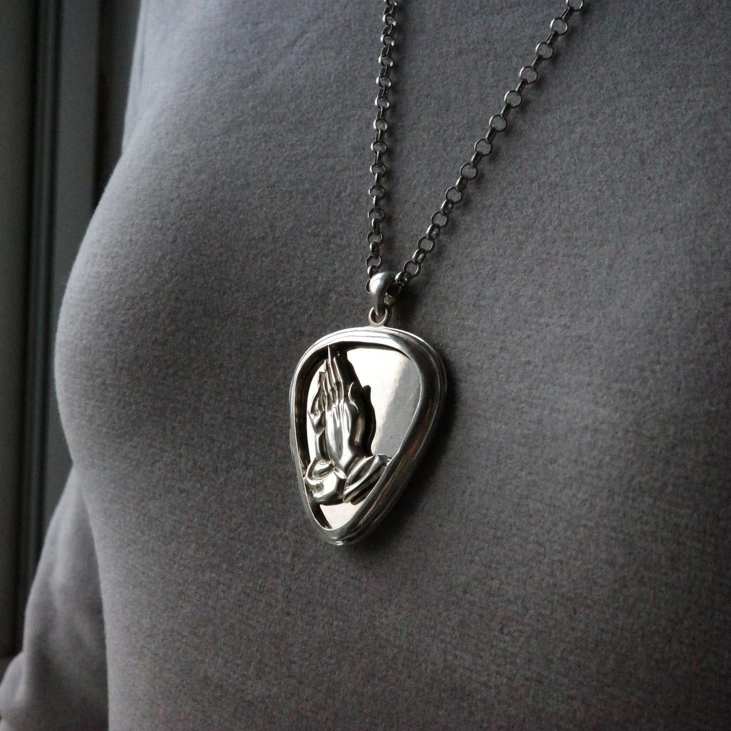 Guitar Pick Holder with Luminous Guitar Pick 925 Sterling Silver Pendant Necklace Jewelry Unisex