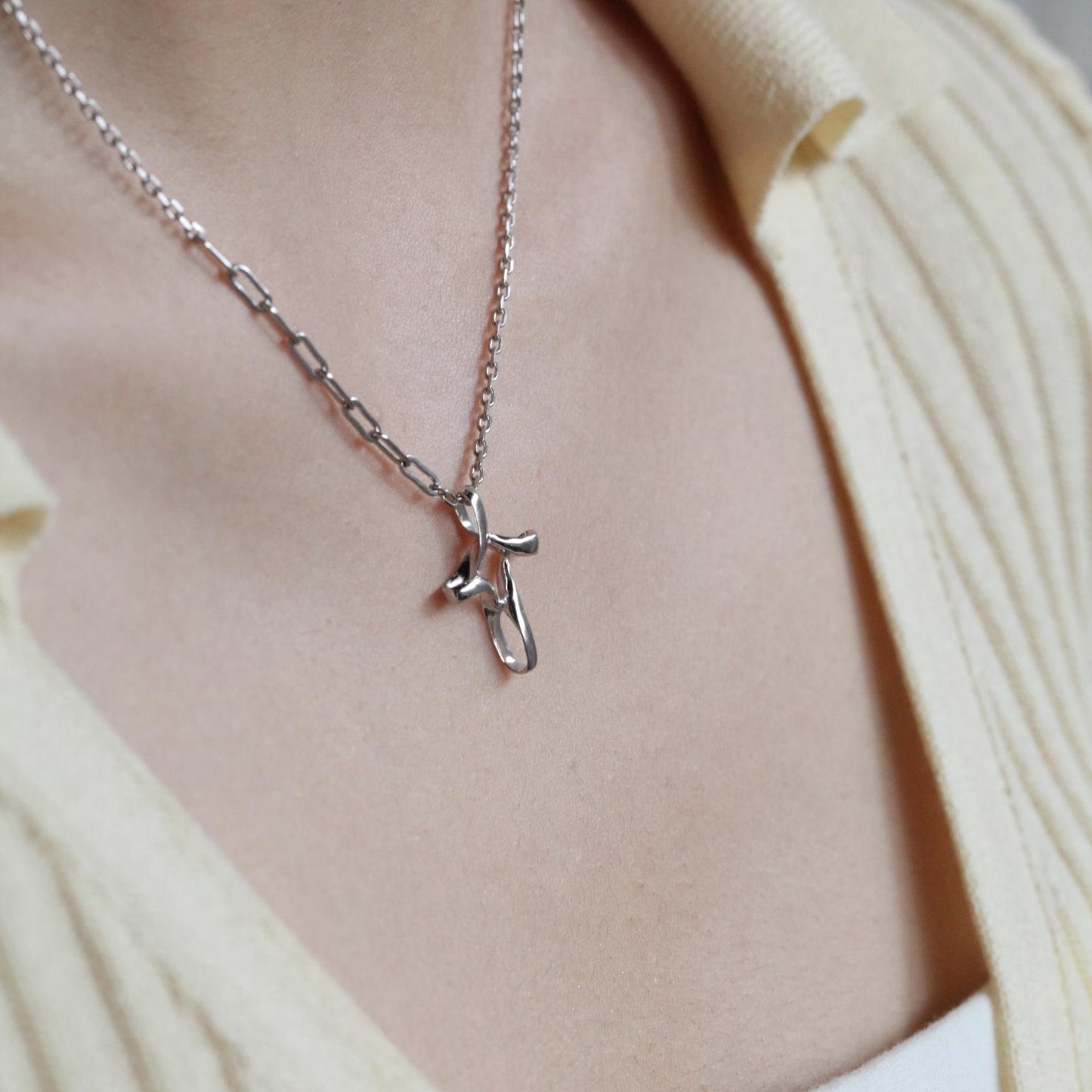 Star Cross - 925 Sterling Silver Mobius Pendant Choker Necklace for Women