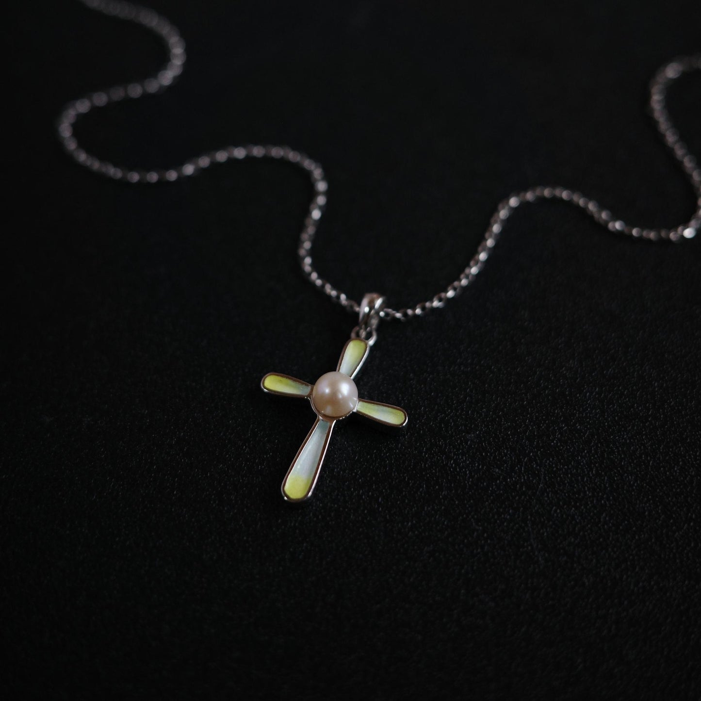 Vanilla Mountain - Pearl Enamel 925 Sterling Silver Cross Pendant Necklace for Women