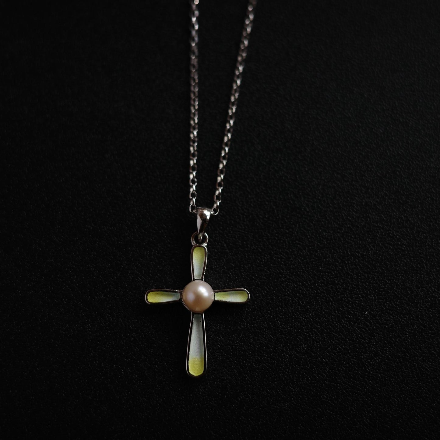 Vanilla Mountain - Pearl Enamel 925 Sterling Silver Cross Pendant Necklace for Women