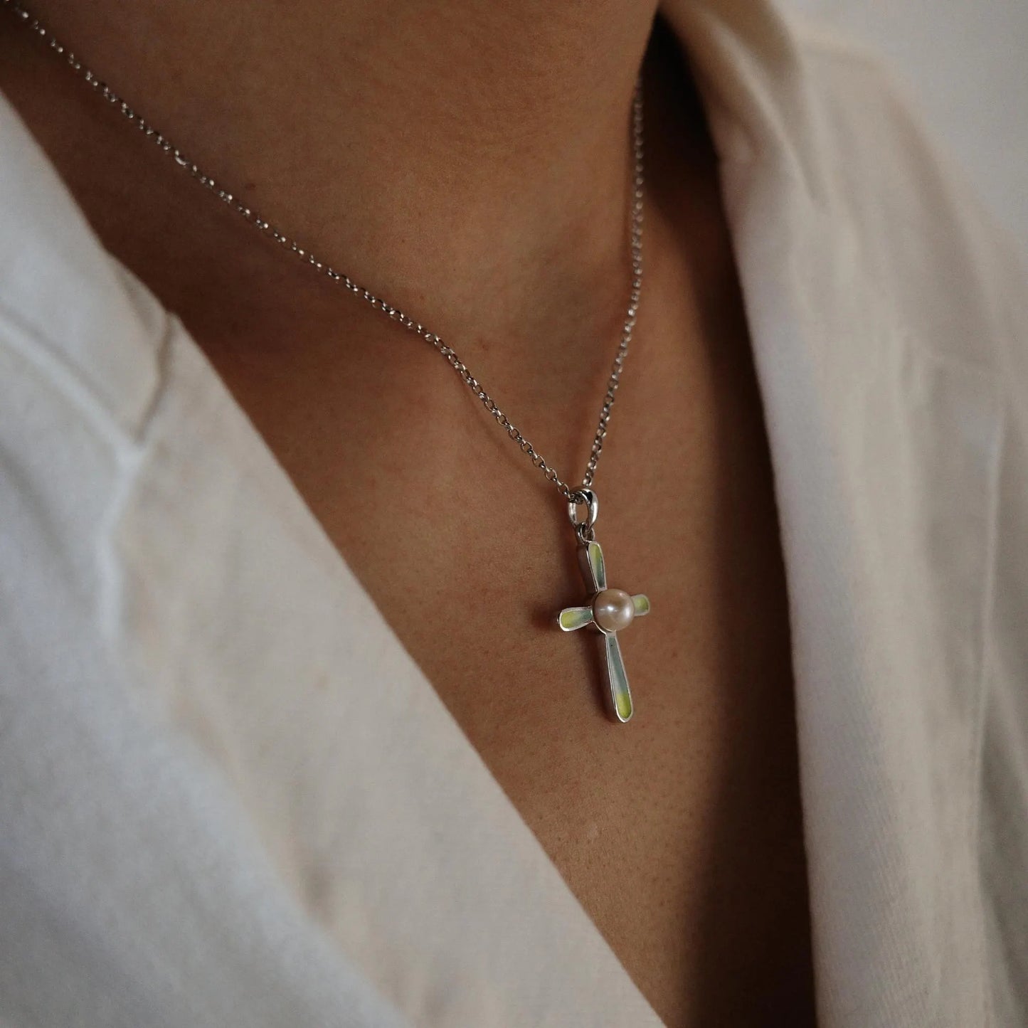 Vanilla Mountain - Pearl Enamel 925 Sterling Silver Cross Pendant Necklace for Women