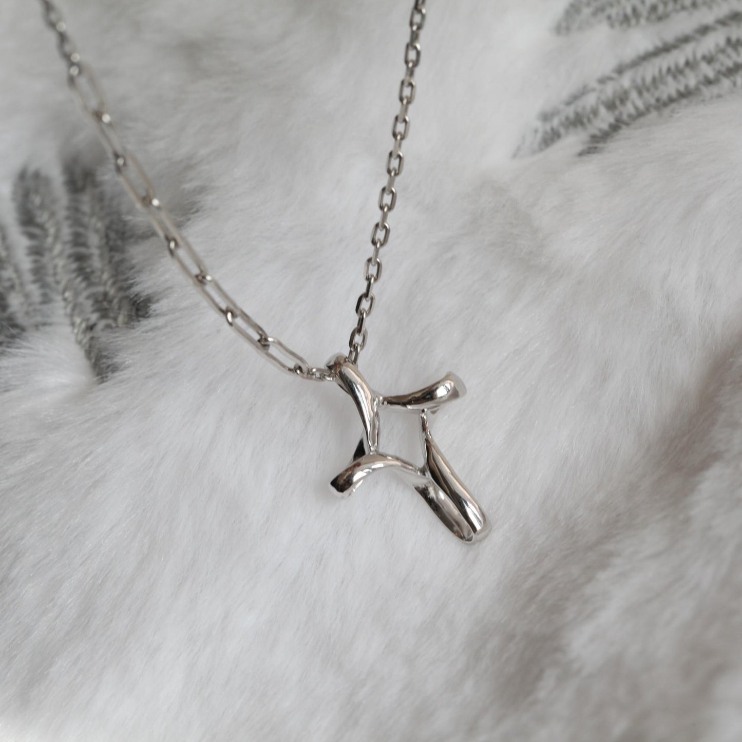 Star Cross - 925 Sterling Silver Mobius Pendant Choker Necklace for Women