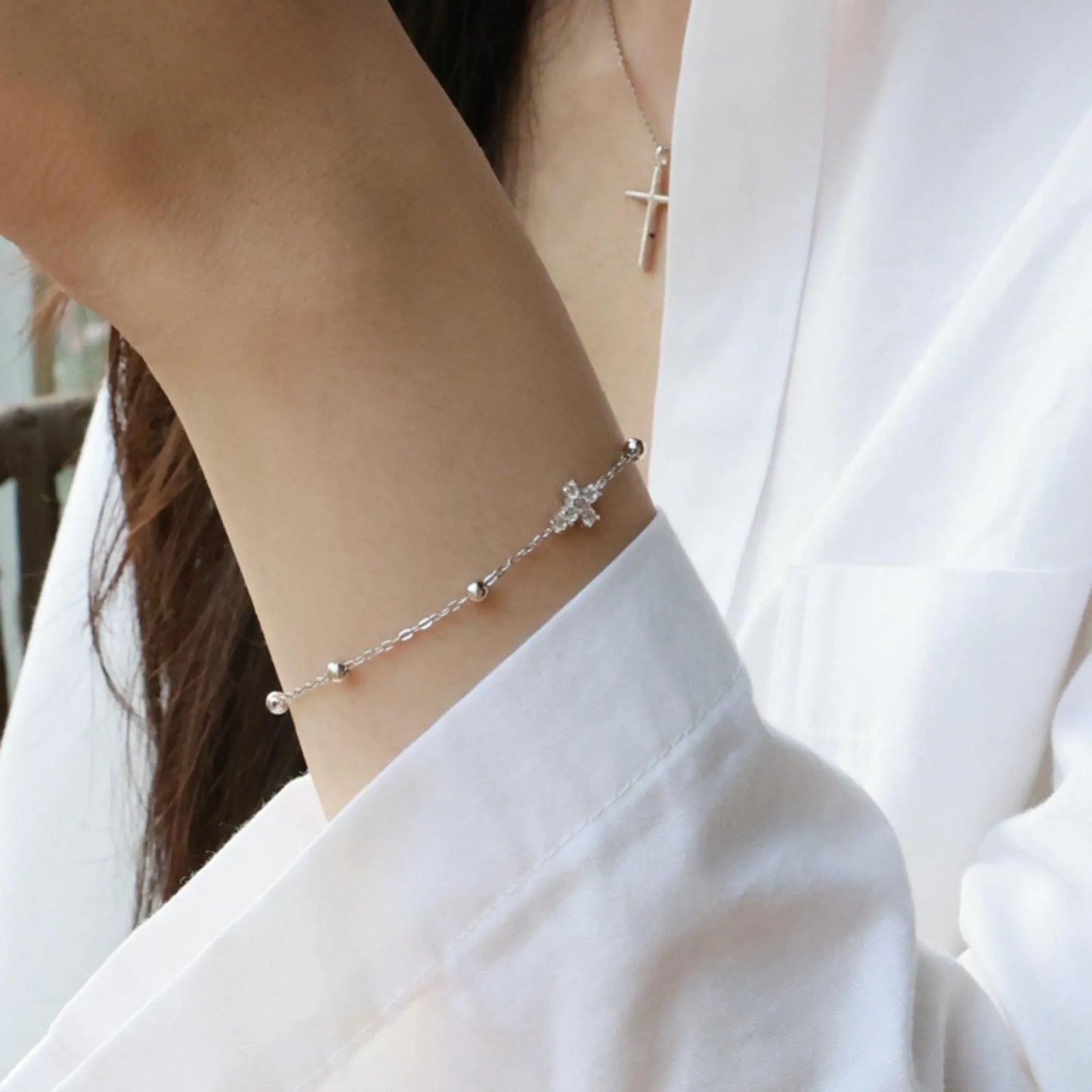 Chain of Love - 925 Sterling Silver Women’s Cross Bracelet with Moissanite